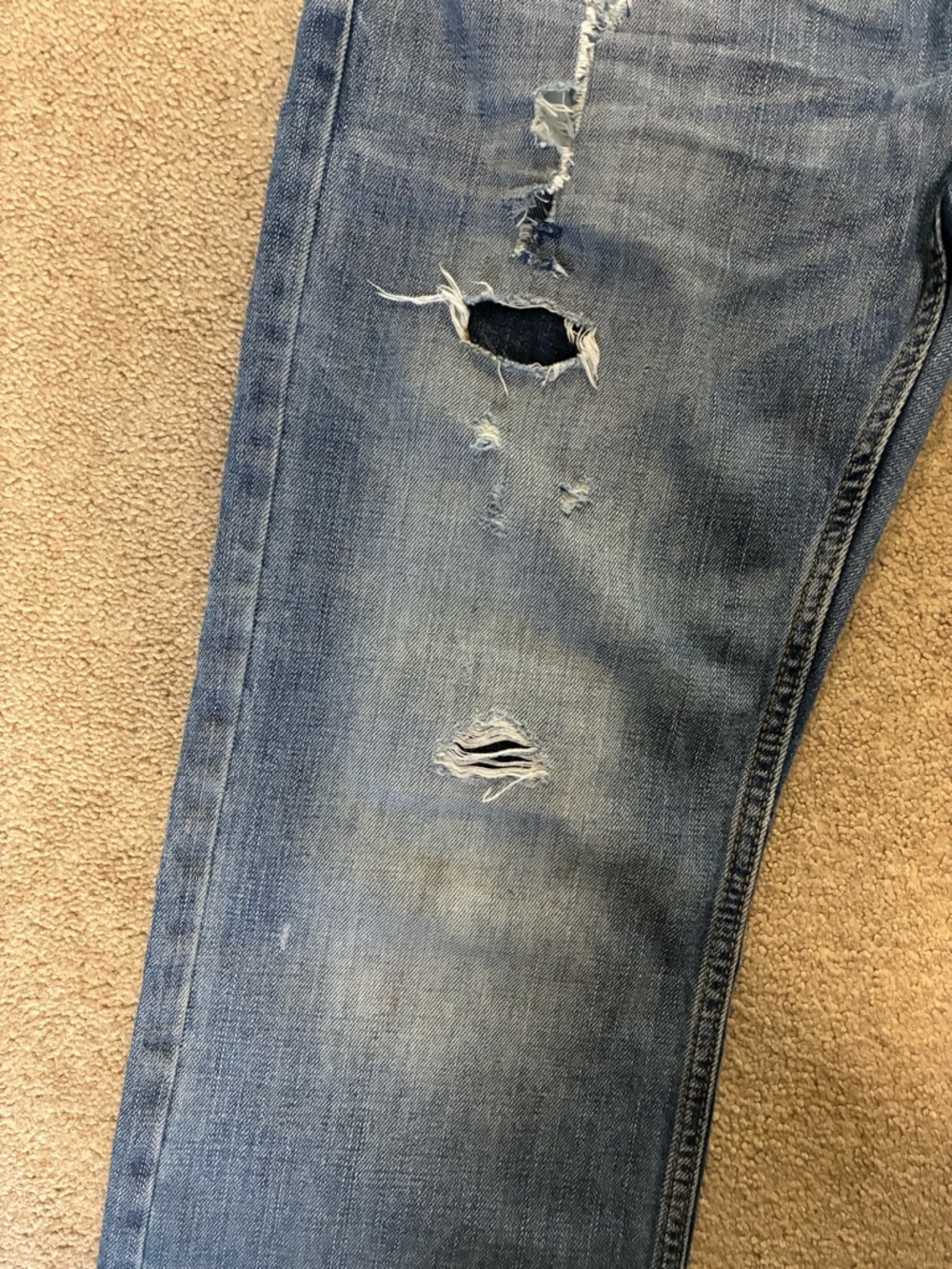 American Eagle Outfitters Men's Distressed Light Blue Straight Jeans - Picture 5 of 10